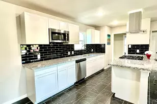 10 Gulf Ln, Galveston, TX 77550 - Photo 4