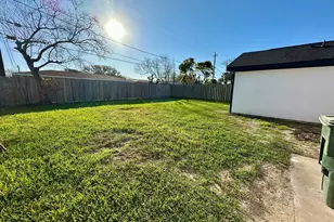 10 Gulf Ln, Galveston, TX 77550 - Photo 22