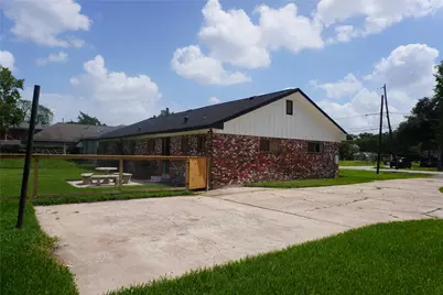 8418 Colonial Lane Lane, Houston, TX 77051 - Photo 22