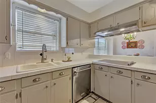 18623 Prince William Ln, Houston, TX 77058 - Photo 10