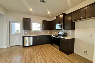 638 Swallow Dr, Palacios, TX 77465 - Photo 6