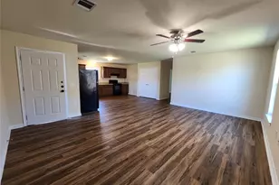 2402 14th Ave N, Texas City, TX 77590 - Photo 4
