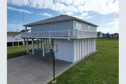 973 Sea Breeze, Crystal Beach, TX 77650 - Photo 2