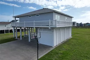973 Sea Breeze, Crystal Beach, TX 77650 - Photo 2
