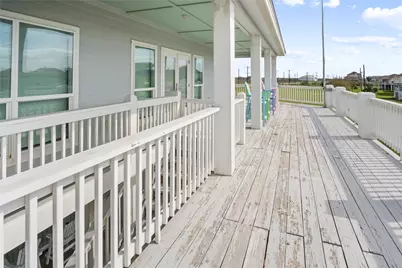973 Sea Breeze, Crystal Beach, TX 77650 - Photo 10