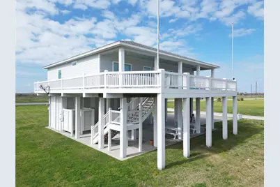973 Sea Breeze, Crystal Beach, TX 77650 - Photo 4
