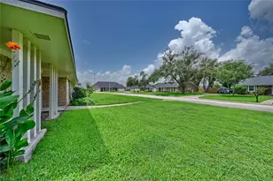 687 Bending Oaks Dr, Bellville, TX 77418 - Photo 24