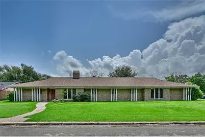 687 Bending Oaks Drive, Bellville, TX 77418 - Photo 1