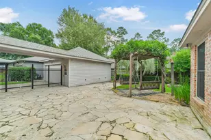 2810 Woodland Ridge Dr, Kingwood, TX 77345 - Photo 12