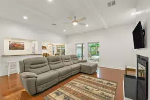 2810 Woodland Ridge Dr, Kingwood, TX 77345 - Photo 2