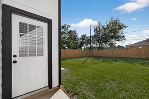 5642 Hirondel St, Houston, TX 77033 - Photo 36