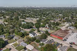 5642 Hirondel St, Houston, TX 77033 - Photo 46