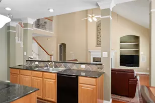 49 N Greenvine Cir, The Woodlands, TX 77382 - Photo 14