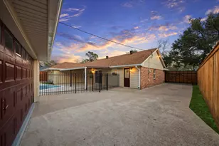 10422 Raritan Dr, Houston, TX 77043 - Photo 22