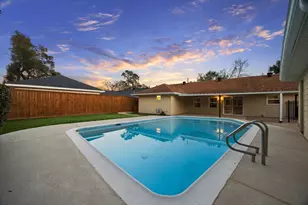 10422 Raritan Dr, Houston, TX 77043 - Photo 12