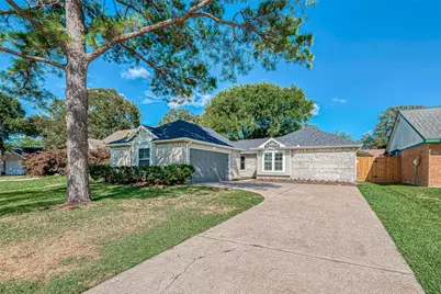416 Heatherwood Court, League City, TX 77573 - Photo 2
