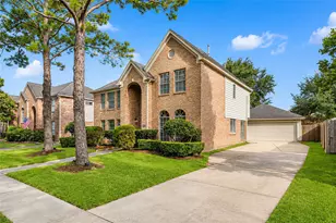 2042 Lodge Crest Ct, League City, TX 77573 - Photo 2