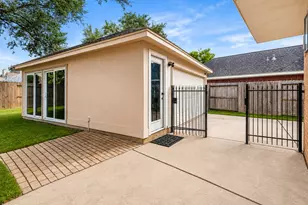 2042 Lodge Crest Ct, League City, TX 77573 - Photo 30