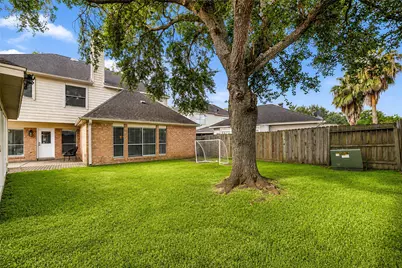 2042 Lodge Crest Court, League City, TX 77573 - Photo 28