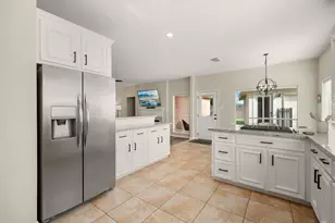 2042 Lodge Crest Ct, League City, TX 77573 - Photo 14
