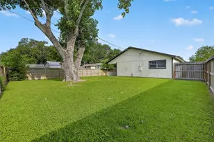 2301 7th Ave N, Texas City, TX 77590 - Photo 20