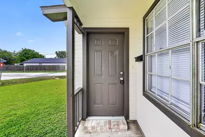 2301 7th Avenue N, Texas City, TX 77590 - Photo 2