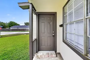 2301 7th Ave N, Texas City, TX 77590 - Photo 2