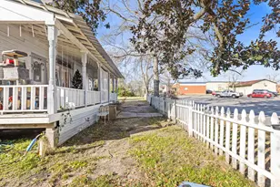 304 W Wheat St, Woodville, TX 75979 - Photo 34