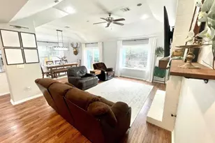 1811 Tickner St, Conroe, TX 77301 - Photo 4