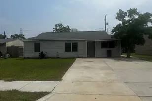 811 W 11th St, Freeport, TX 77541 - Photo 1