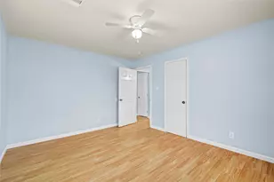 8921 Oak Knoll Ln, Houston, TX 77078 - Photo 26