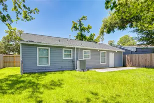 8921 Oak Knoll Ln, Houston, TX 77078 - Photo 16
