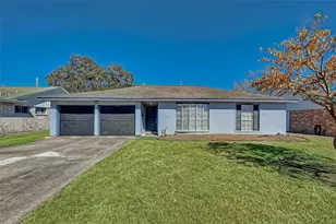 9650 Windswept Ln, Houston, TX 77063 - Photo 2