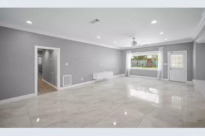 6215 S Braeswood Boulevard, Houston, TX 77096 - Photo 8
