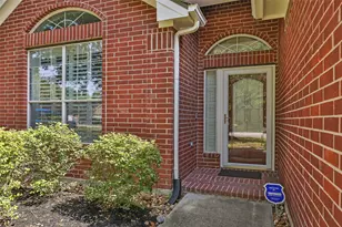26924 Manor Falls Dr, Kingwood, TX 77339 - Photo 2