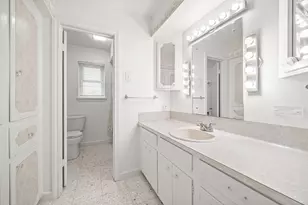 11407 Valley Spring Dr, Houston, TX 77043 - Photo 18