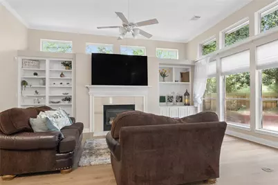 2 Surrey Run Place, The Woodlands, TX 77384 - Photo 10
