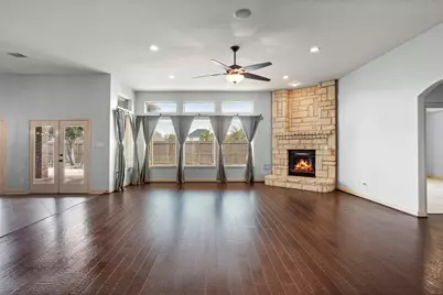 2878 Alentina Ct, League City, TX 77573 - Photo 4