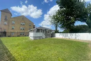 525 E 35th St, Houston, TX 77022 - Photo 1