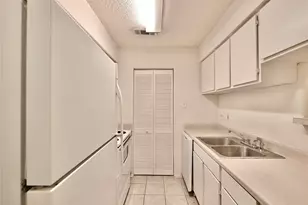 9407 Pagewood Ln, Houston, TX 77063 - Photo 2
