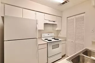9407 Pagewood Ln, Houston, TX 77063 - Photo 2