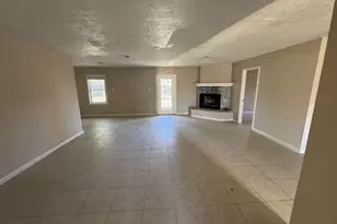 1011 Oak Dr, Liberty, TX 77575 - Photo 2