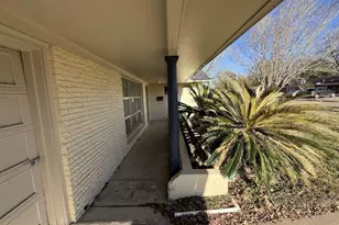 1011 Oak Dr, Liberty, TX 77575 - Photo 2