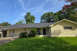 1011 Oak Dr, Liberty, TX 77575 - Photo 1