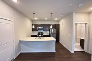 2102 Antoine Dr, Houston, TX 77055 - Photo 2