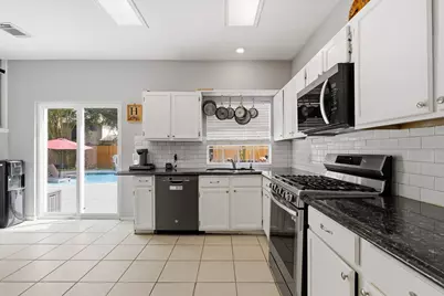4811 Red Lantern Drive, Friendswood, TX 77546 - Photo 16