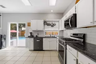 4811 Red Lantern Dr, Friendswood, TX 77546 - Photo 16