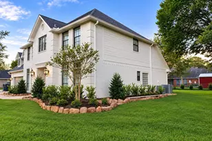 12810 Fisher Dr, Mont Belvieu, TX 77523 - Photo 2