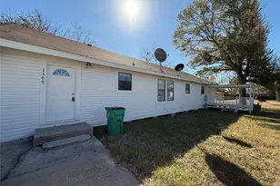 1300 N 8th St, Baytown, TX 77520 - Photo 1
