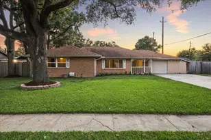 2017 Shadowdale Dr, Houston, TX 77043 - Photo 1